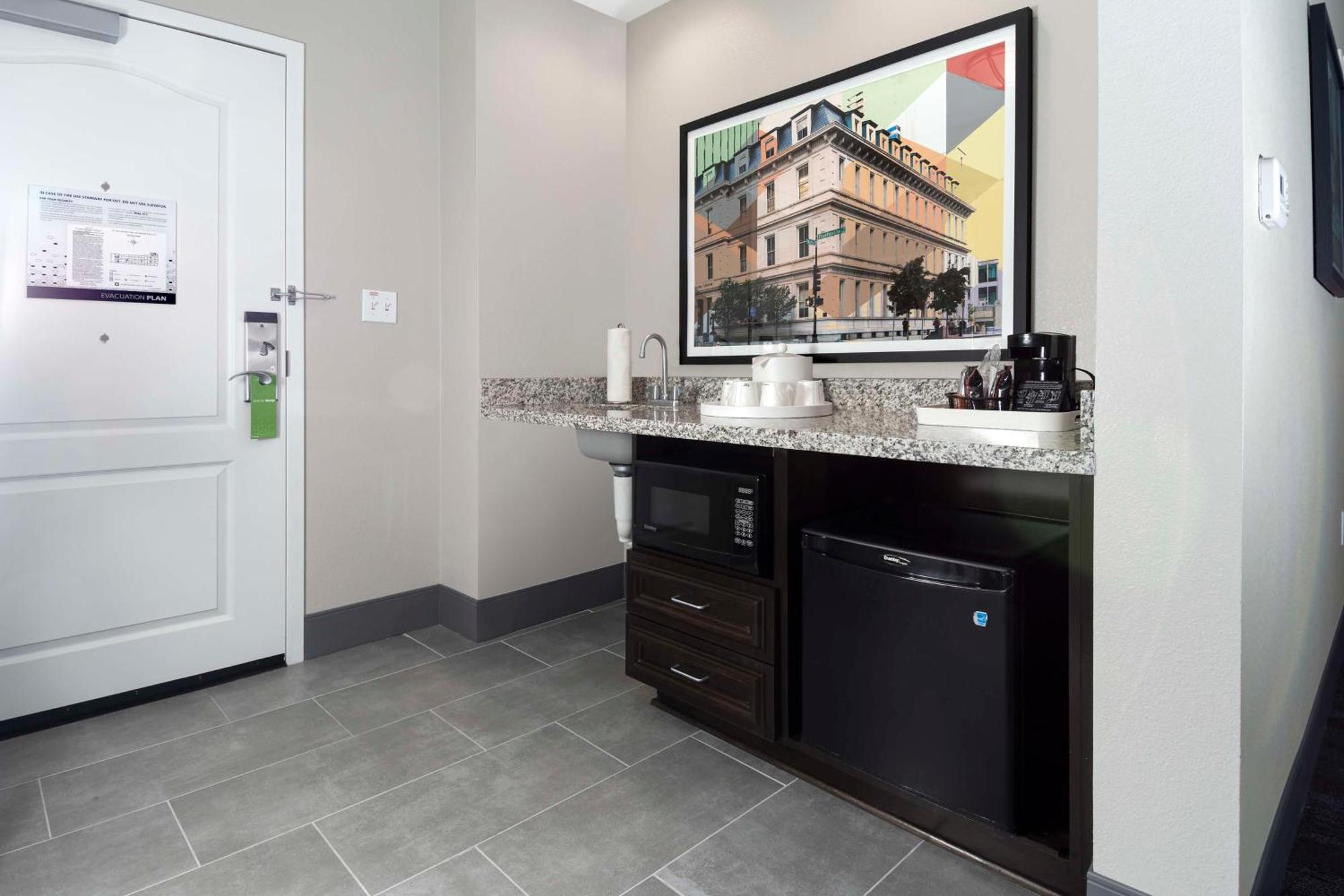 Hampton Inn & Suites - Raleigh Downtown Extérieur photo