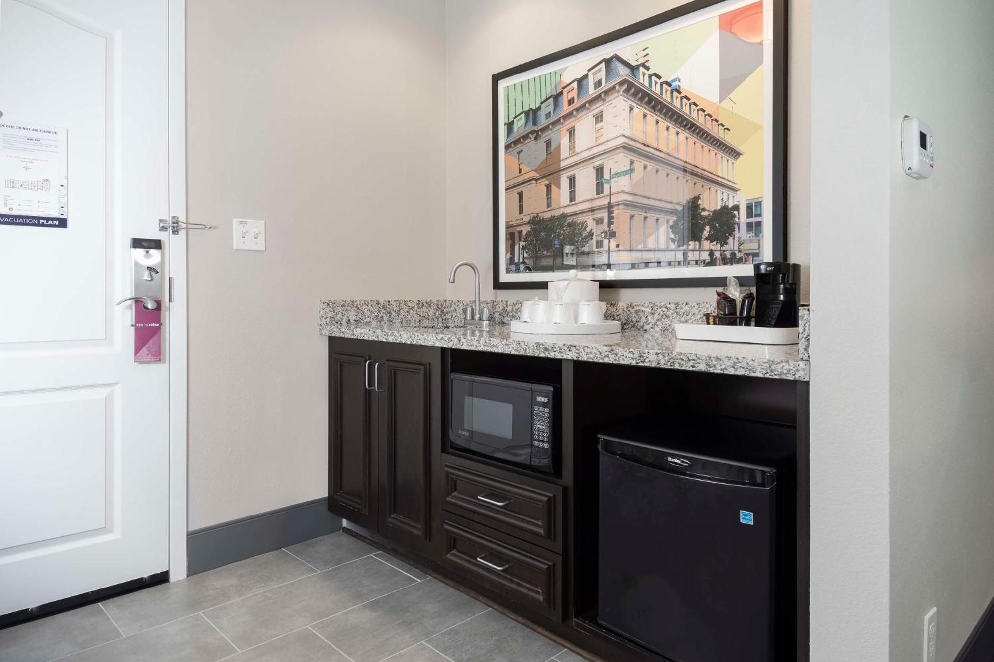Hampton Inn & Suites - Raleigh Downtown Extérieur photo
