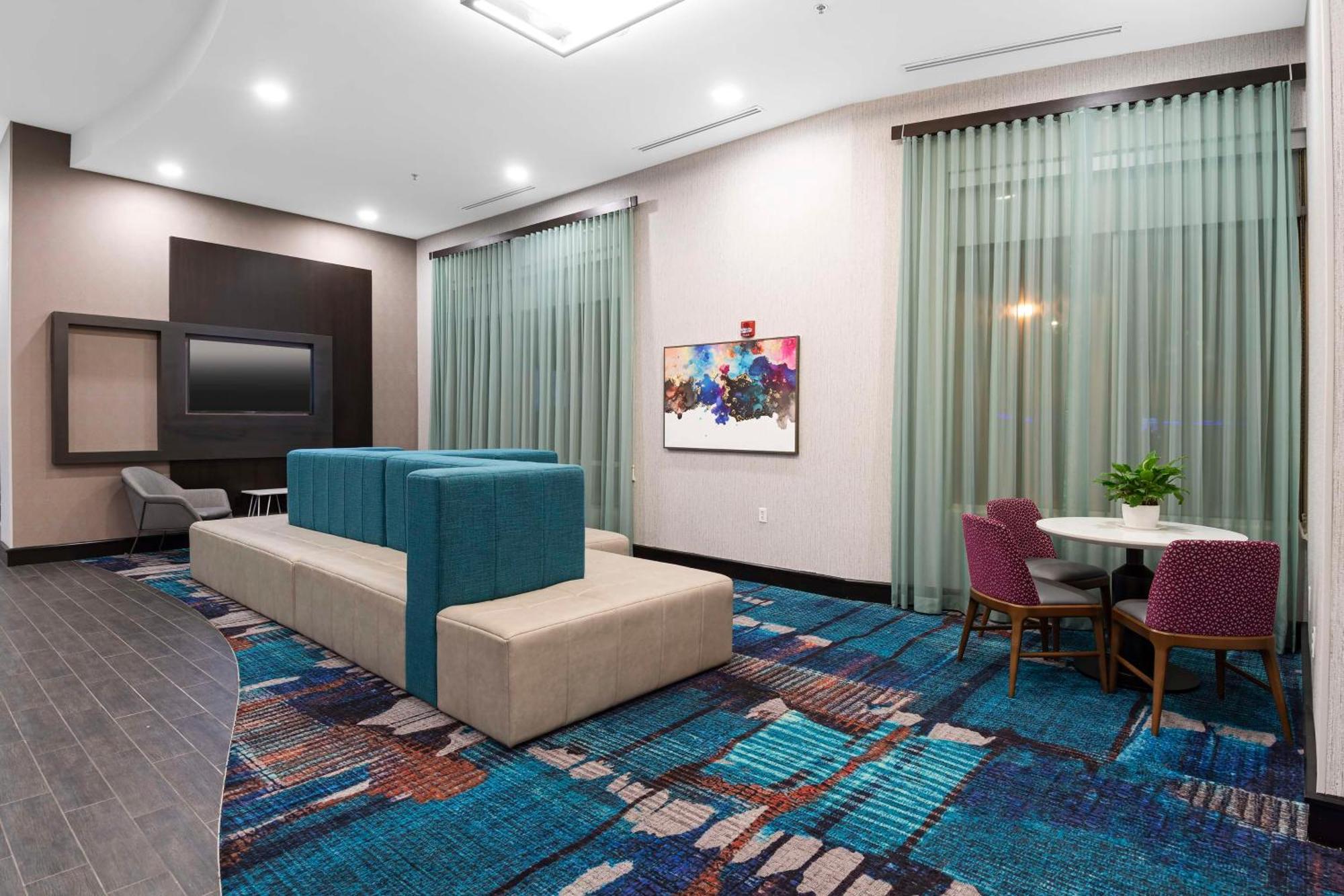 Hampton Inn & Suites - Raleigh Downtown Extérieur photo